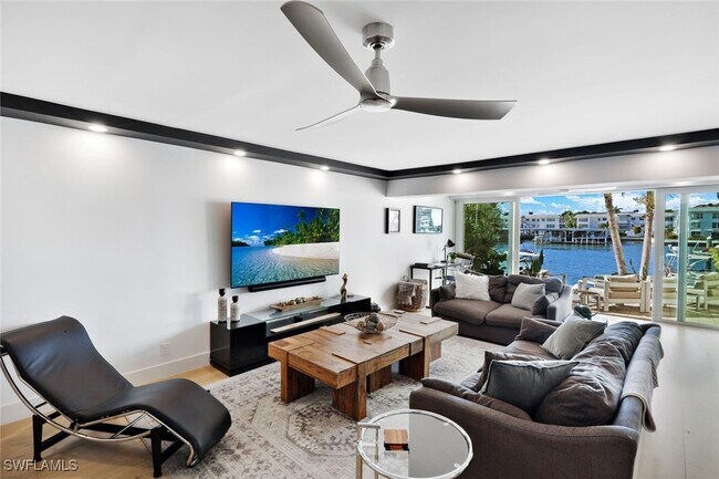 Foto del edificio - 800 River Point Dr