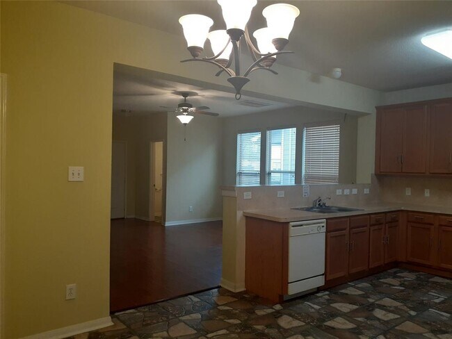 Building Photo - 13043 Stratford Skies Ln
