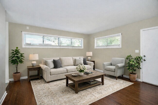 Building Photo - 2244 English Dr