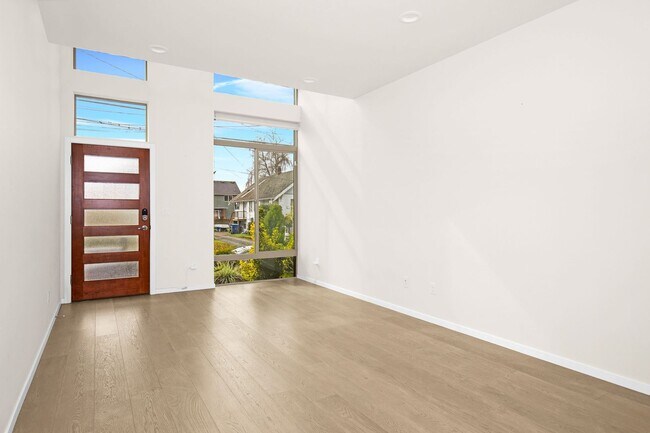 Building Photo - Exceptional 2 bdrm+office Modern Townhome