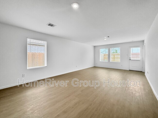 Foto del edificio - 5830 Starling Dr