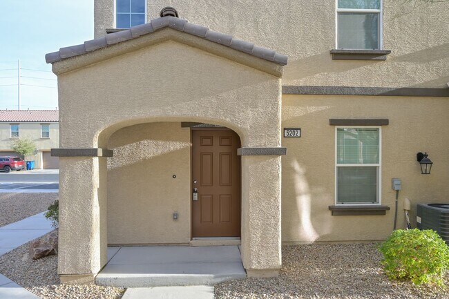 Building Photo - SE!!  Gated!! Community Pool!! Clubhouse!! Fitness Center!! Up Graded Appliances!!! 2 Car Garage!!