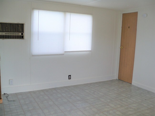Building Photo - 1702 Dickie Rd