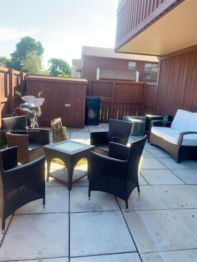 Primary Photo - 6554 SW 114th Pl