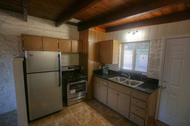 Foto del edificio - 1222 N Roberts Way