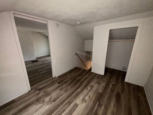 Foto del edificio - 411 S Oak St