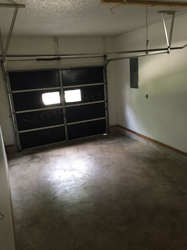 Foto del edificio - 3 Bed 1 Bath REMODELED House For Rent in M...