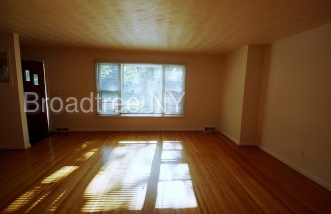 Building Photo - 94 Brookview Dr