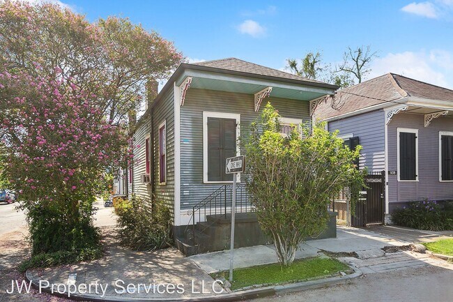 Building Photo - 1 br, 1 bath House - 940 N Rendon St
