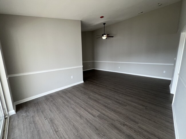 Foto del edificio - 305 Rain Water Way