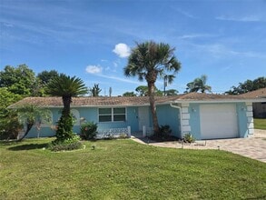 Building Photo - 425 S Venice Blvd