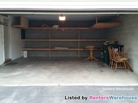 Building Photo - 8761 N Maplebrook Cir