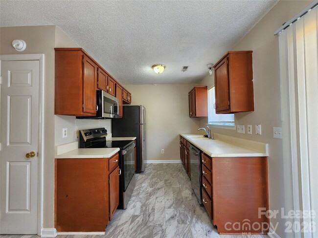 Foto del edificio - 6227 Mayridge Dr