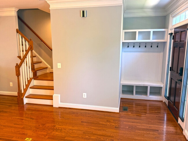 Entryway - 870 Belvedere Blvd