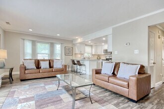 Building Photo - 1563 Elizabeth Rd