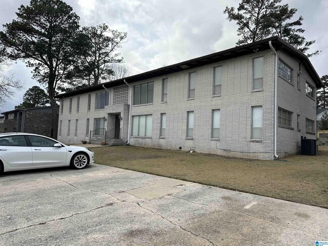 Building Photo - 1834 MONTCLAIR LANE C