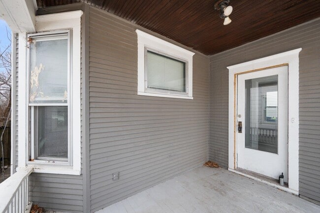 Building Photo - 1321 W 13th St