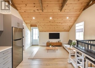 Building Photo - 274 Mississaga St W