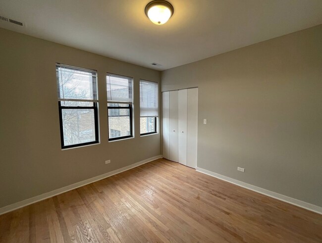 Foto del edificio - 5454 N Sawyer Ave