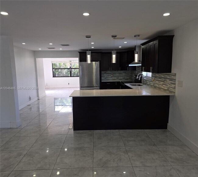 Foto del edificio - 323 NW 4th Pl