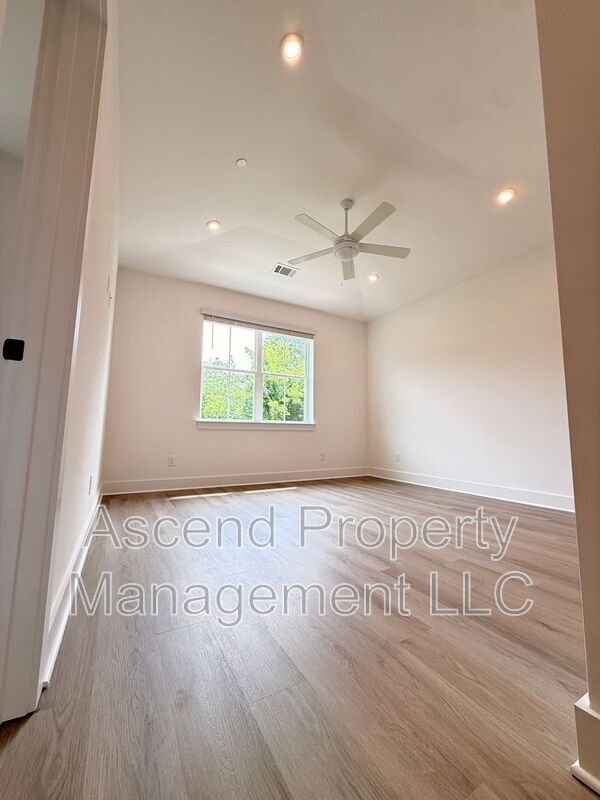 Building Photo - 118 Leggo Ave