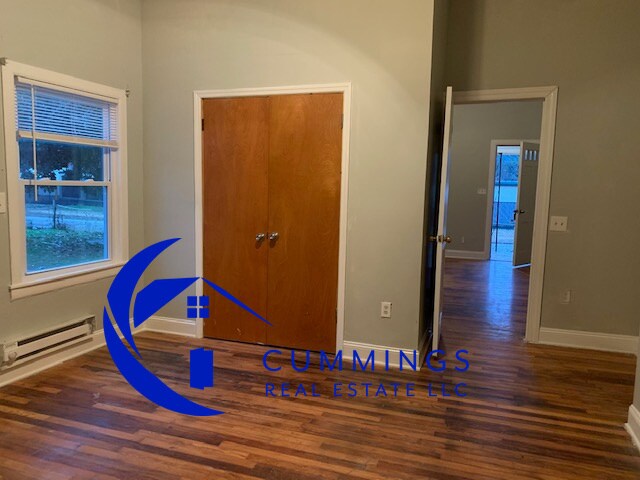 Building Photo - Lovely One Bedroom Duplex