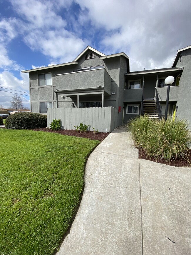 Building Photo - Cottonwood Apartments