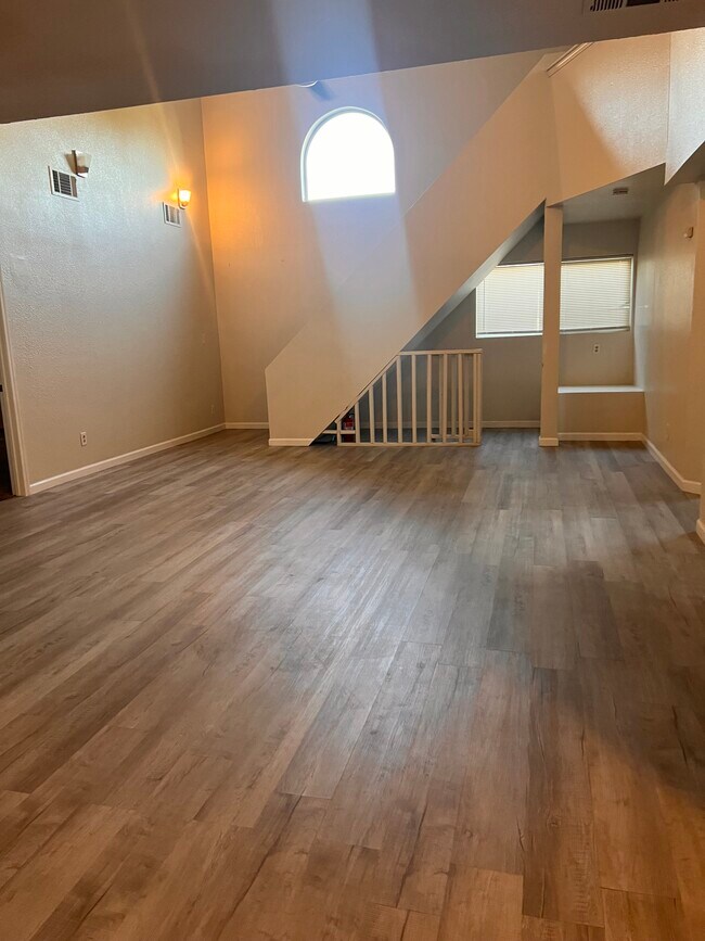 Foto del edificio - 1403 E Monte Vista Ave