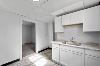Building Photo - 228 Evaline St