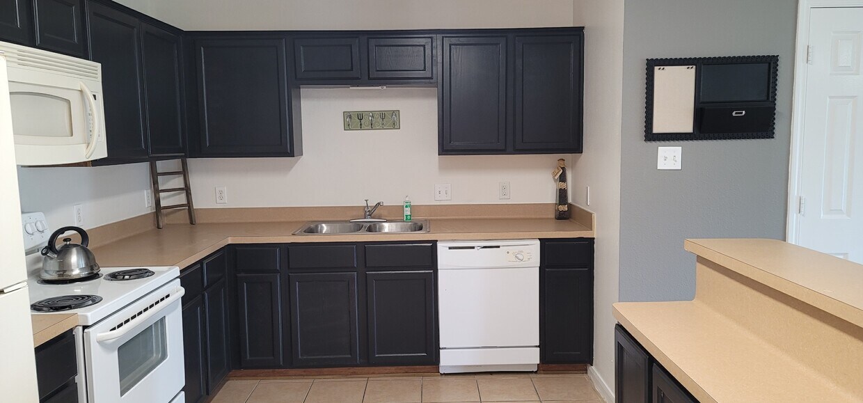 Foto principal - 23354 High Point St
