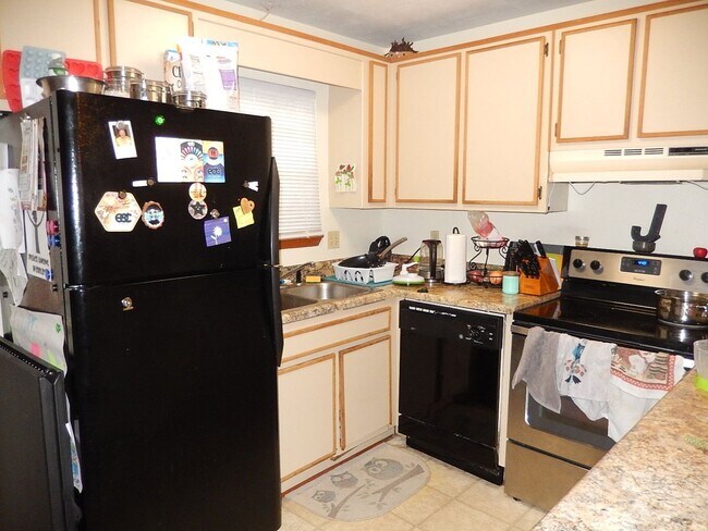 Building Photo - NICE 2/1.5 NW TWN w/ Open Floor Plan, Washer/Dryer, Patio, & More! $1150/month Avail August 1st!