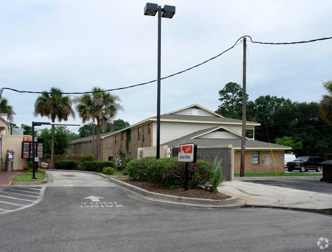 Building Photo - 5230 W Montague Ave
