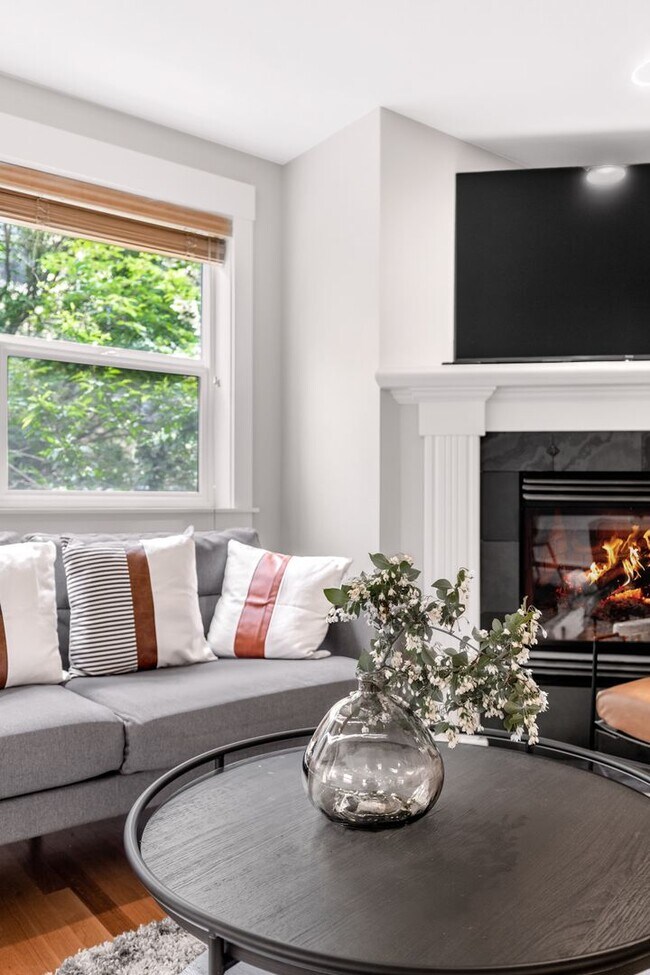 Building Photo - Great Townhome for rent