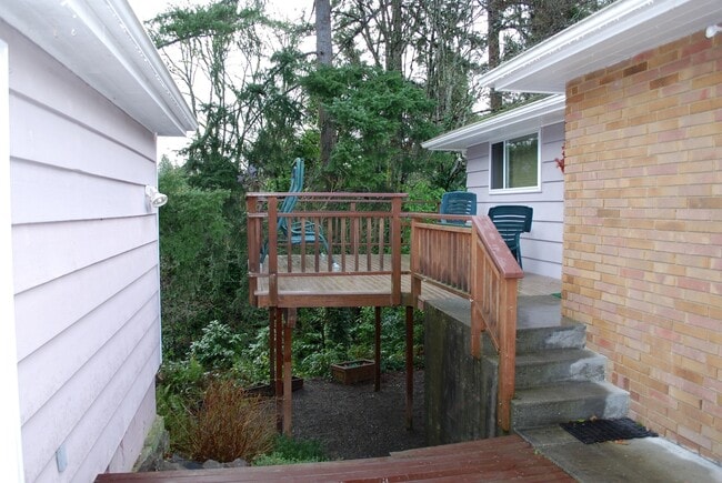 Building Photo - Custom West Seattle Home