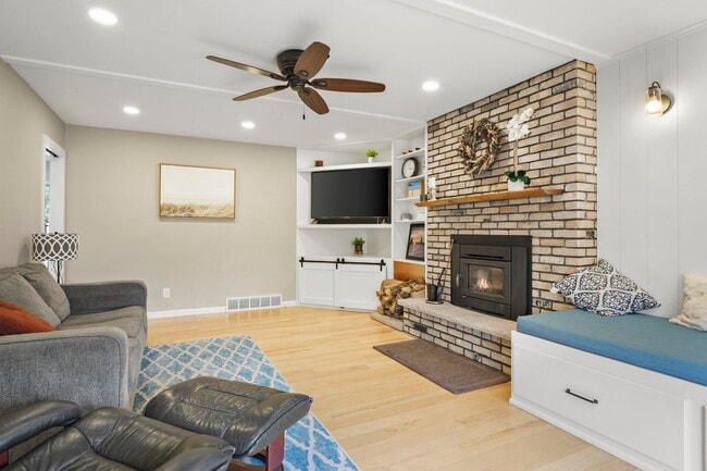 Building Photo - 310 Yosemite Trail