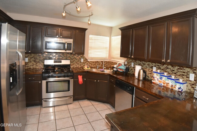 Foto del edificio - 6189 Night Fall Pl