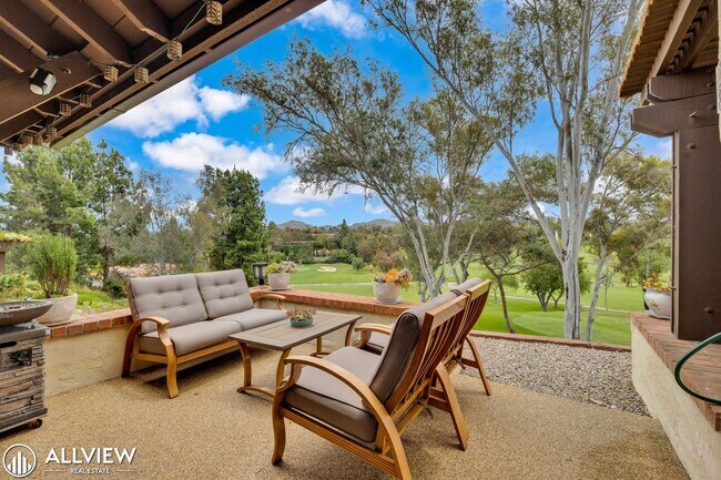Foto del edificio - Spacious 4BD Rancho Bernardo Townhome | Pool, Spa, Tennis & Golf Course Setting