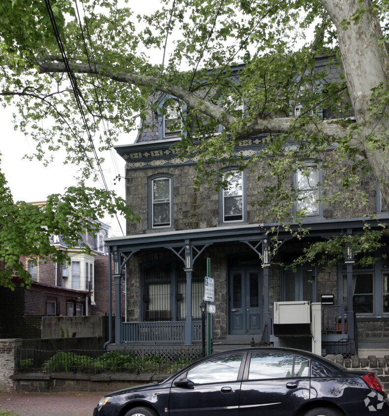 Building Photo - 304 N 37th St
