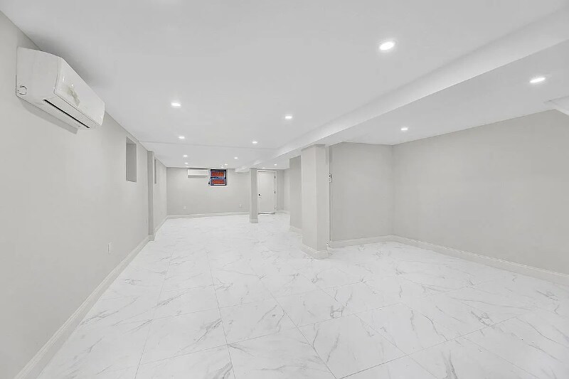 Foto del edificio - 663 E 94th St