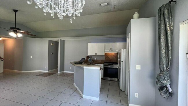 Foto del edificio - 722 Maple Ave