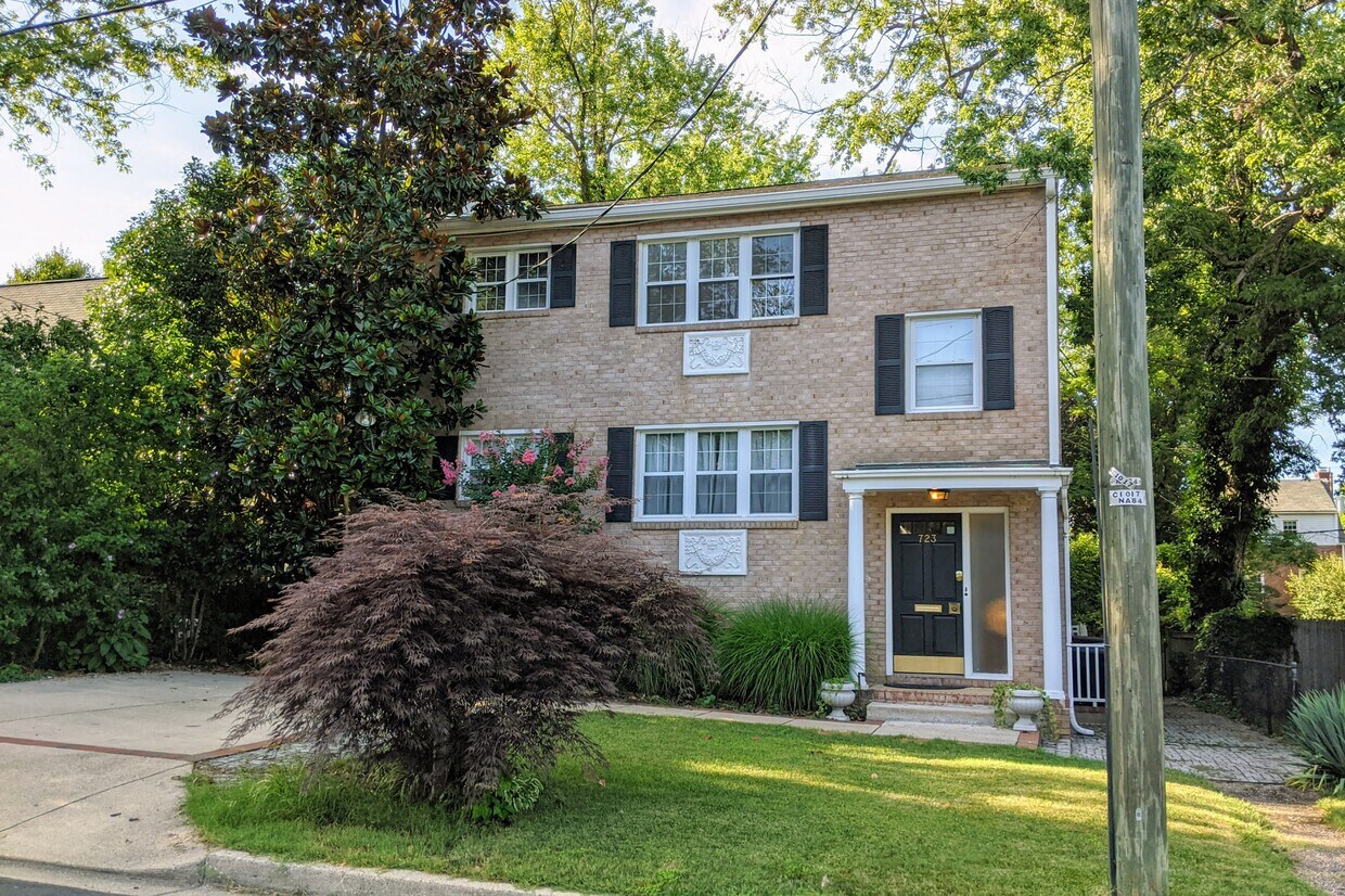 Foto principal - 723 21st St S