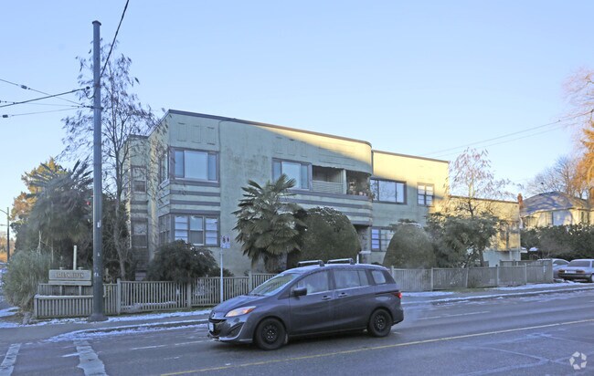 Building Photo - Greensleeves Apartments