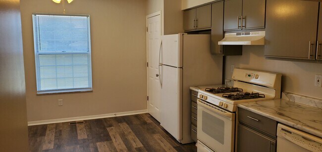Foto del edificio - 1102 Ann Ln