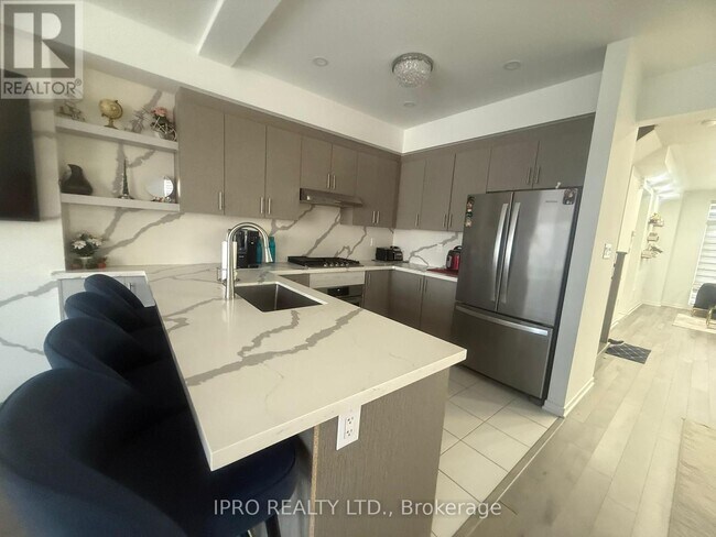 Photo du bâtiment - 817-817 Conlin Rd E