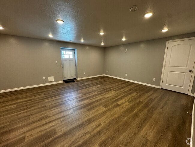 Building Photo - 43 E Argyle Way
