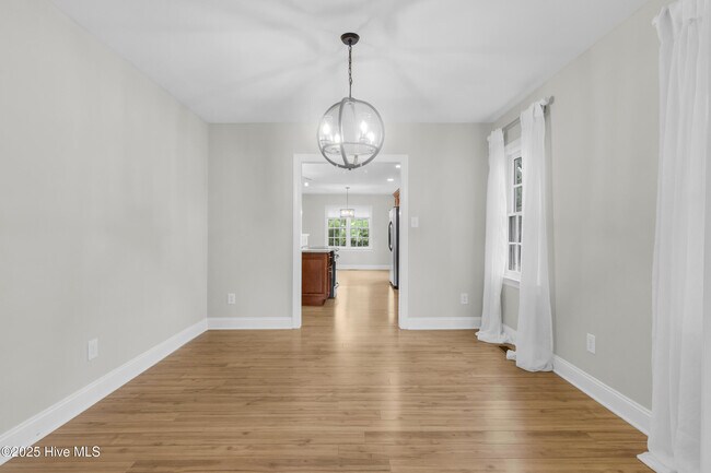 Building Photo - 1609 Lucerne Way