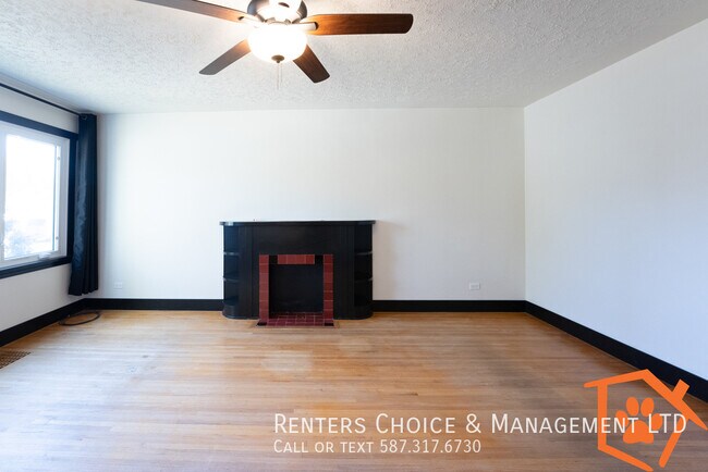 Photo du bâtiment - Main Floor Suite With Single Garage Utilities Included