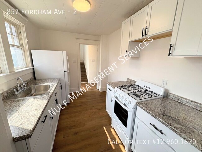 Foto del edificio - 4 bed, 1 bath apartment in Dormont