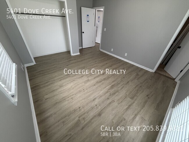 Foto del edificio - 5401 Dove Creek Ave