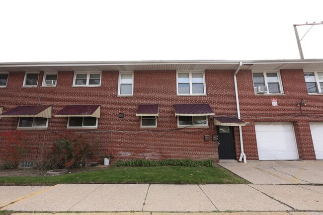 Building Photo - 3151 N Melvina Ave